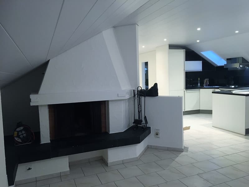 2.5 Zimmer Wohnung mit Cheminée und Aussenpool