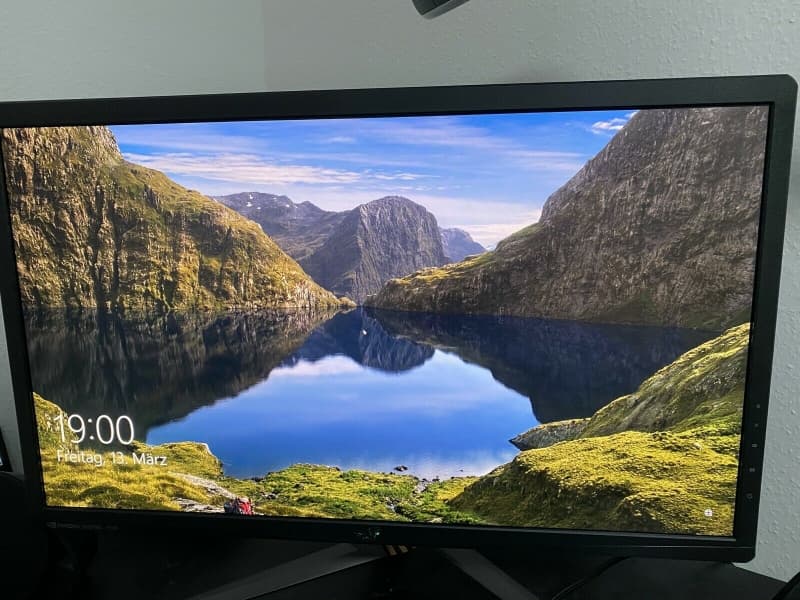 ASUS ROG Swift PG27UQ 27-Zoll 4K-UHD