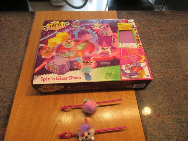 Dizzy Dancers Spin 'N Glow Disco Set