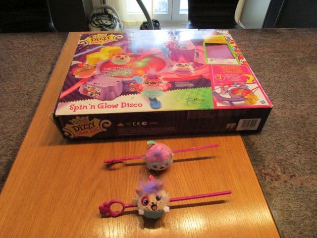 Dizzy Dancers Spin 'N Glow Disco Set