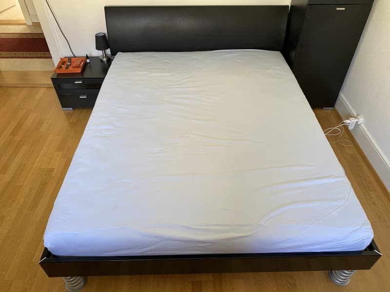 Komplettes Bett