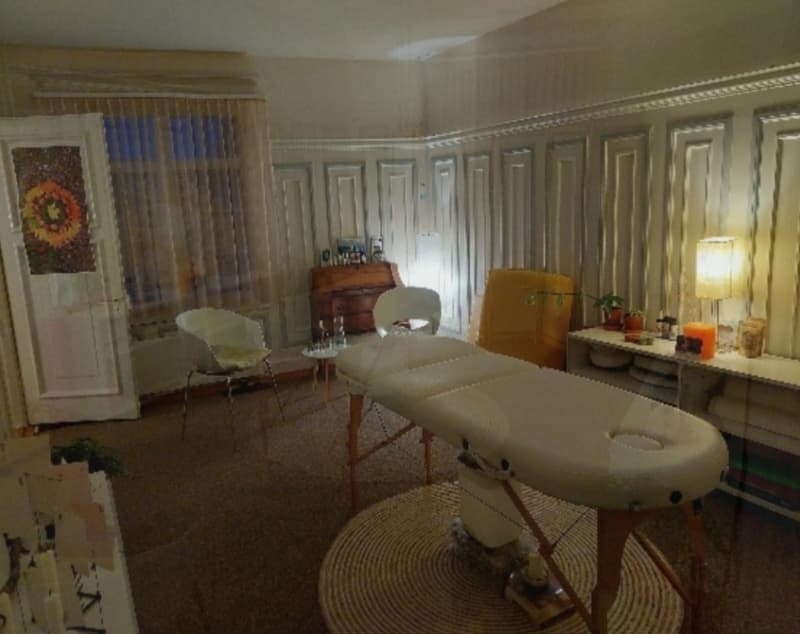 Komplett eingerichteter Massage-Praxisraum zu vermieten – inmitte