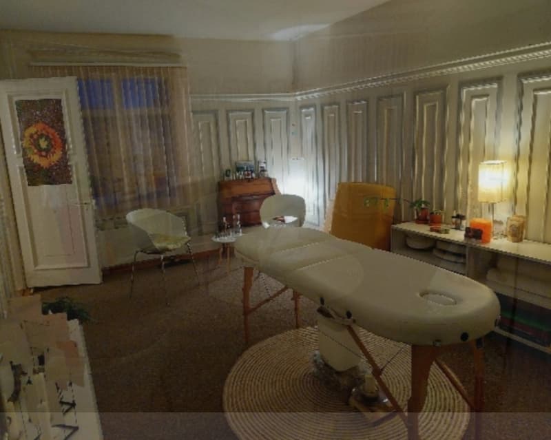 Komplett eingerichteter Massage-Praxisraum zu vermieten – inmitte