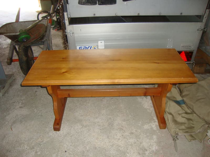 Holztisch