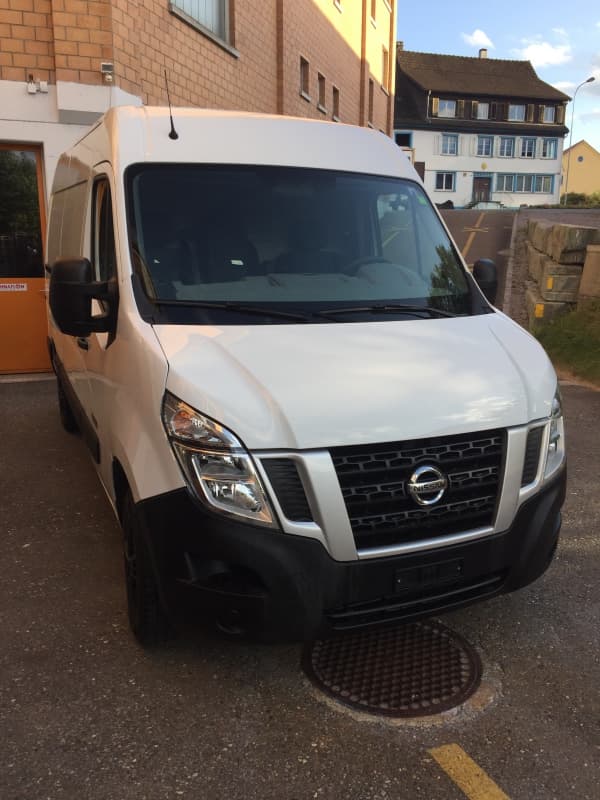 Lieferwagen Nissan Movano Bus Weiss Hochdach