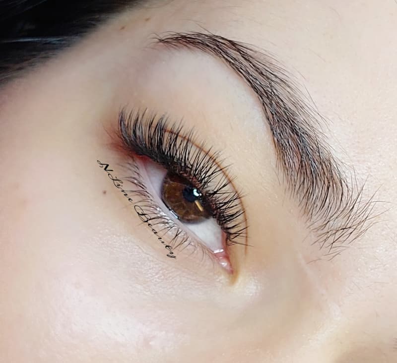 Schulung zur Wimpernstylistin