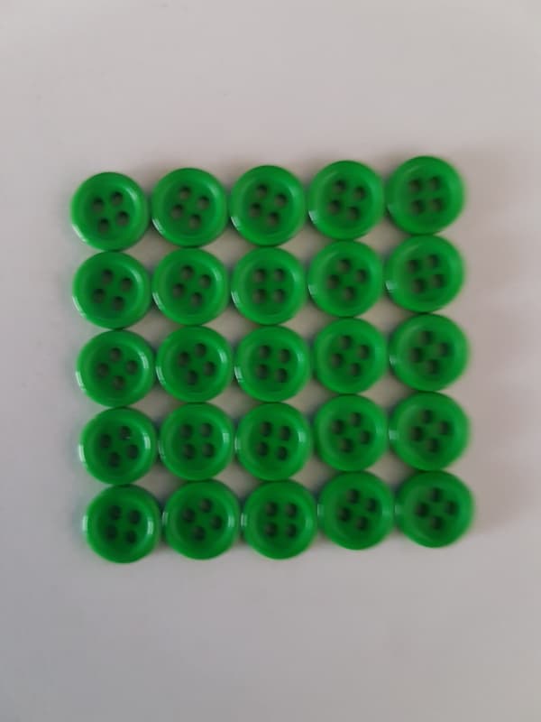 25 Knöpfe Bunt Mix Ø9mm 4 Löchern Knopf Basteln Nähen Kinder
