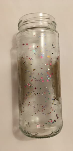 Glasvase farbglitzer und goldfarbe