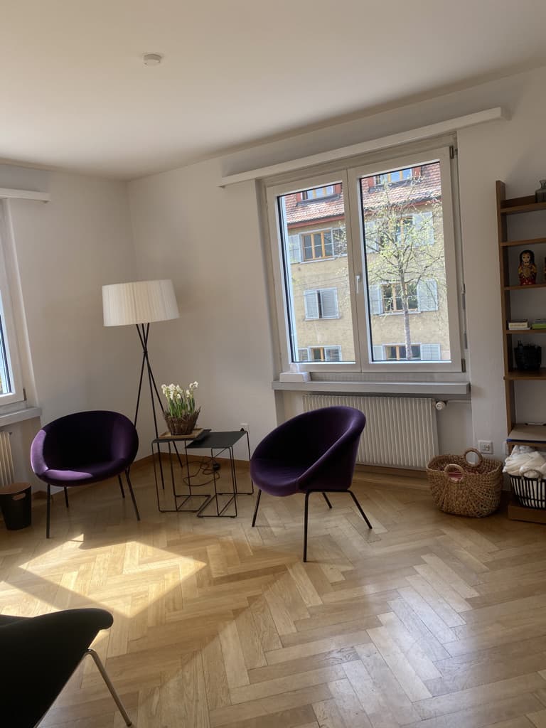 Praxisraum in Zürich zur Untermiete inkl. Garagenplatz mittwochs
