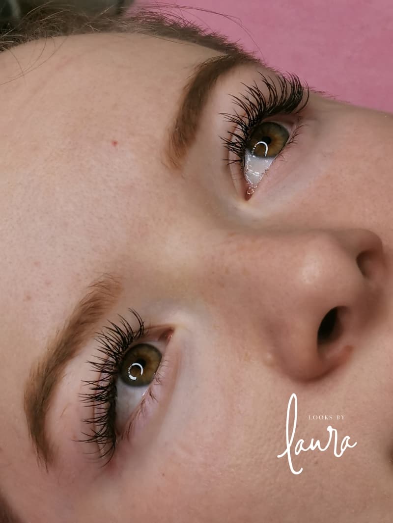 Wimpernextensions 1:1 Technik zum Modellpreis