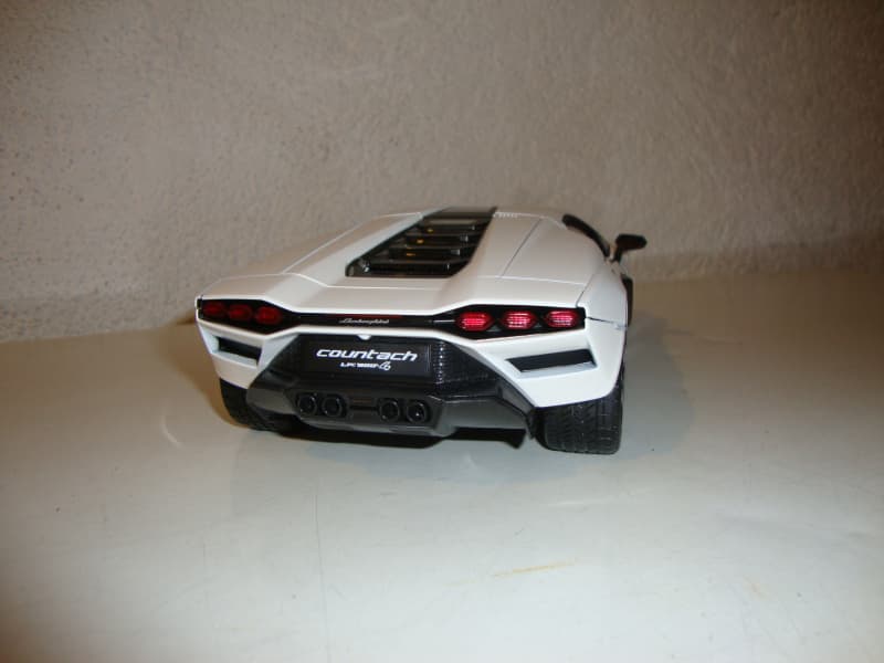 LAMBORGHINI COUNTACH LPI 800-4