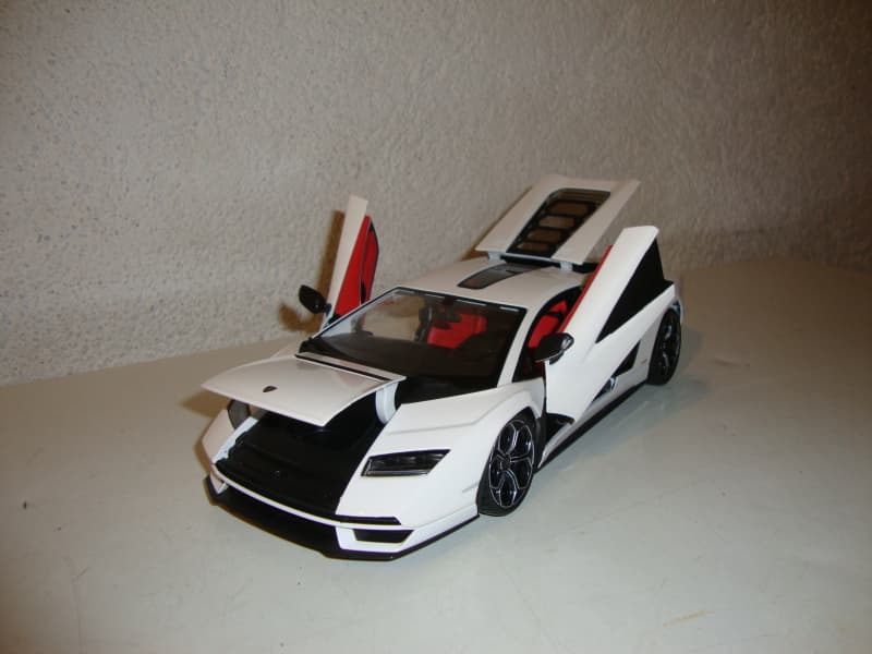 LAMBORGHINI COUNTACH LPI 800-4