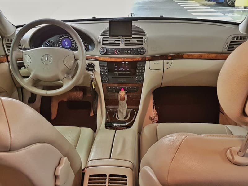 Mercedes E320 Elegance - Kombi - Schwarz - Leder - 8x bereift