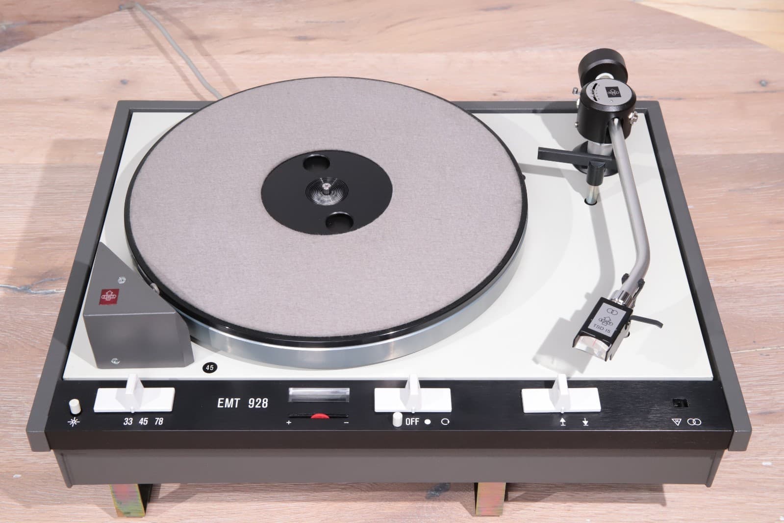 EMT 928 Studio-Plattenspieler