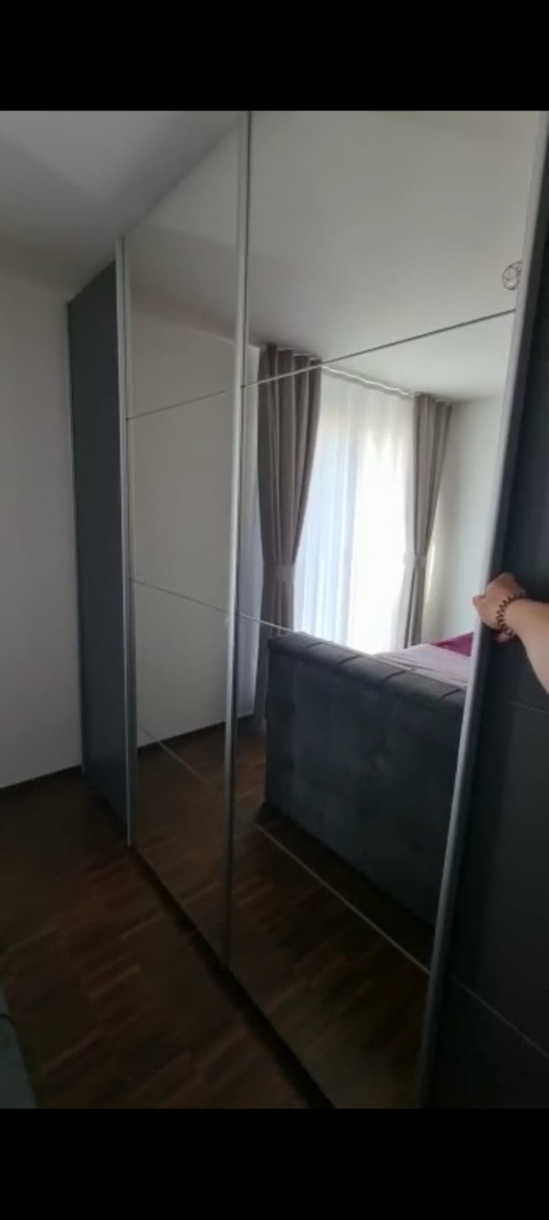Neuer Kleiderschrank, keine Gebrauchsspuren