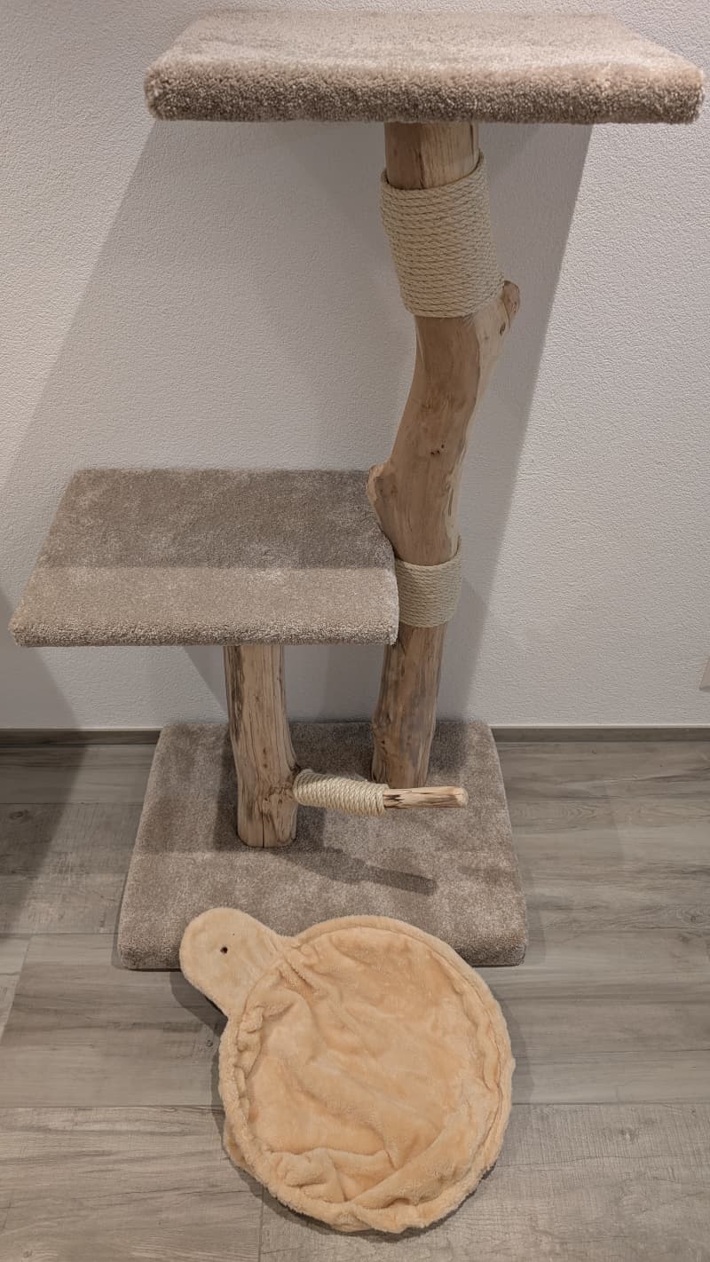 Kratzbaum NEU aus thurgauer Natur-Holz, 134cm, Katzenbaum