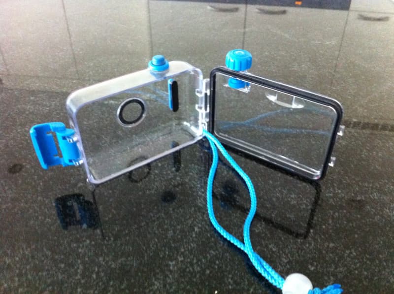 Fotoapparat mit Wasserdichter Hülle