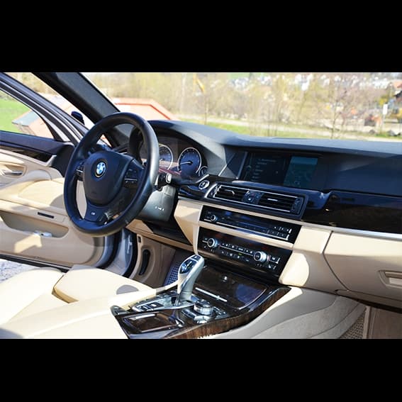 BMW M550i