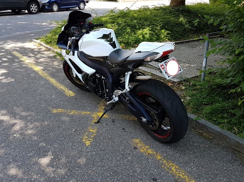 SUZUKI GSX-R 750 L0