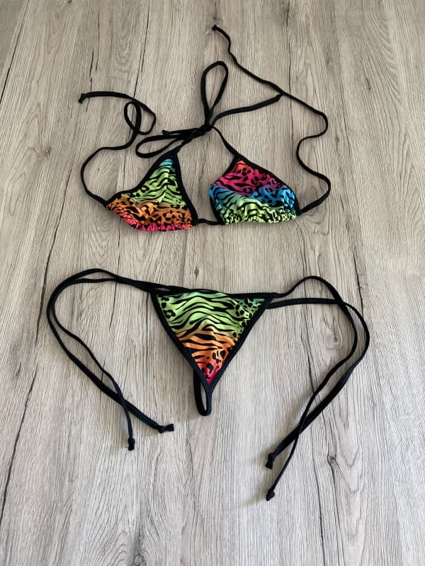 Bikinis und Unterwäsche Grösse S / 75C