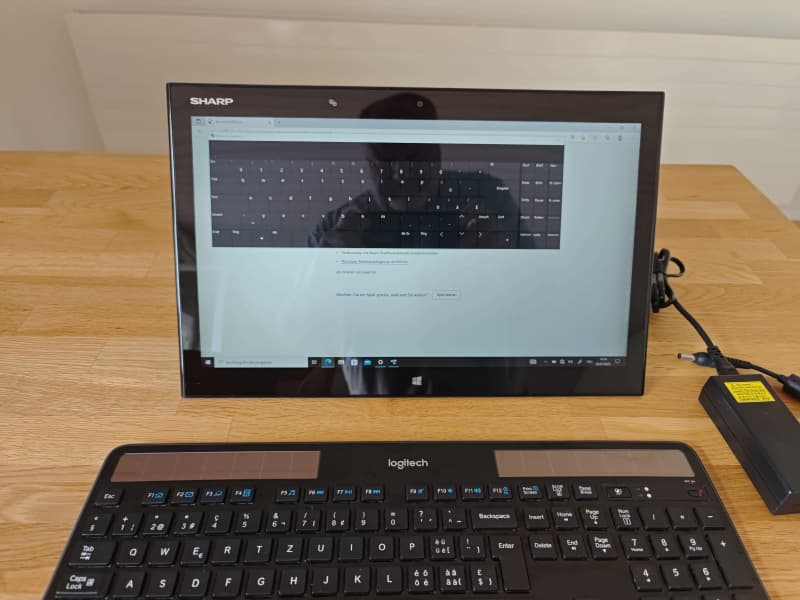 Sharp Tablet 15,6", Win 10, Toucheingabe inkl. Tastatur