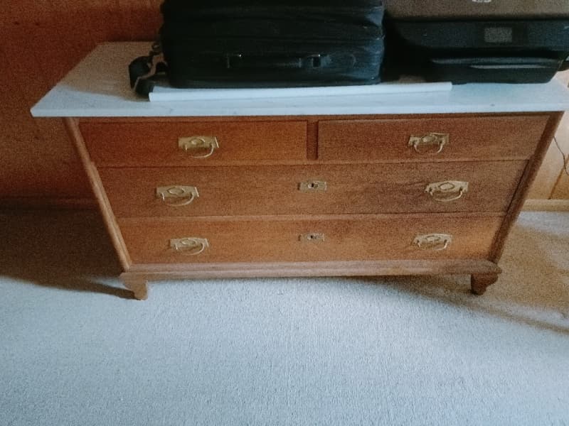 Antike Möbel und Accessoires