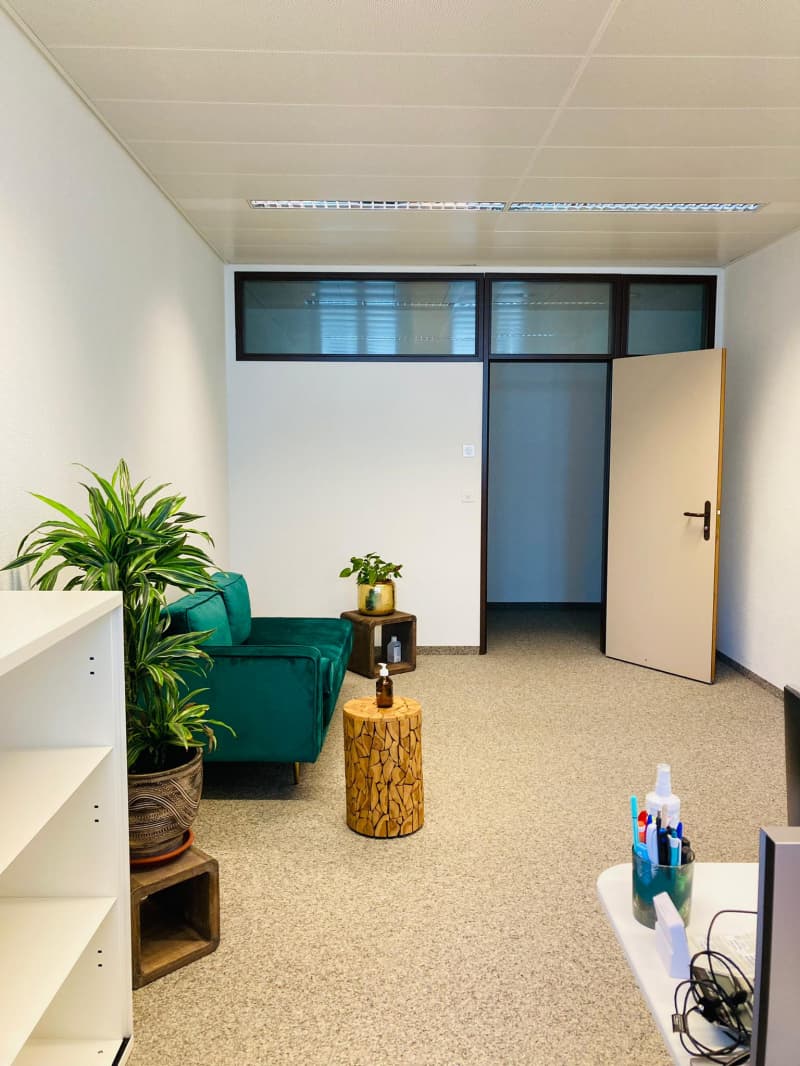Büro zur Übernahme anzubieten
