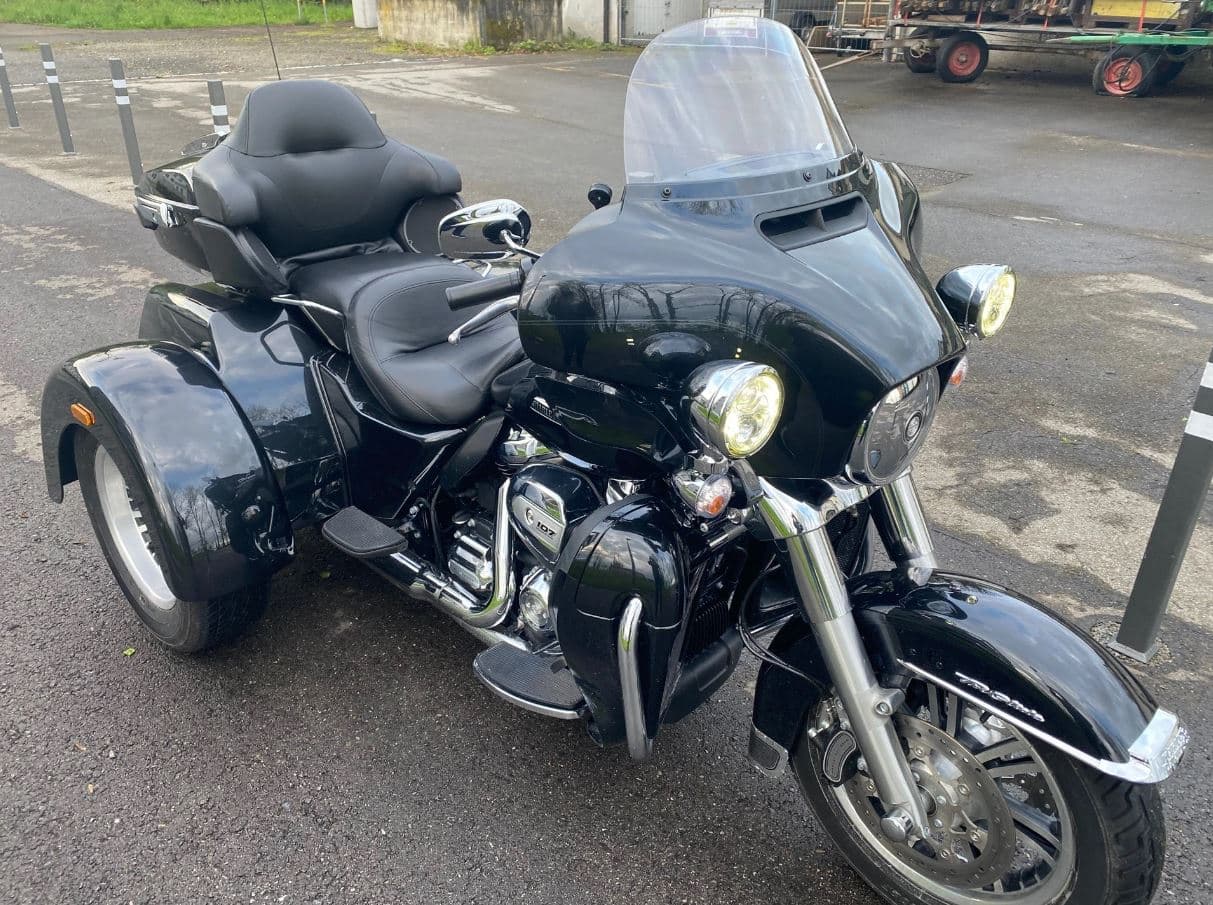 HARLEY-DAVIDSON FLHTCUTGANV Tri Glide Ultra Anniversary
