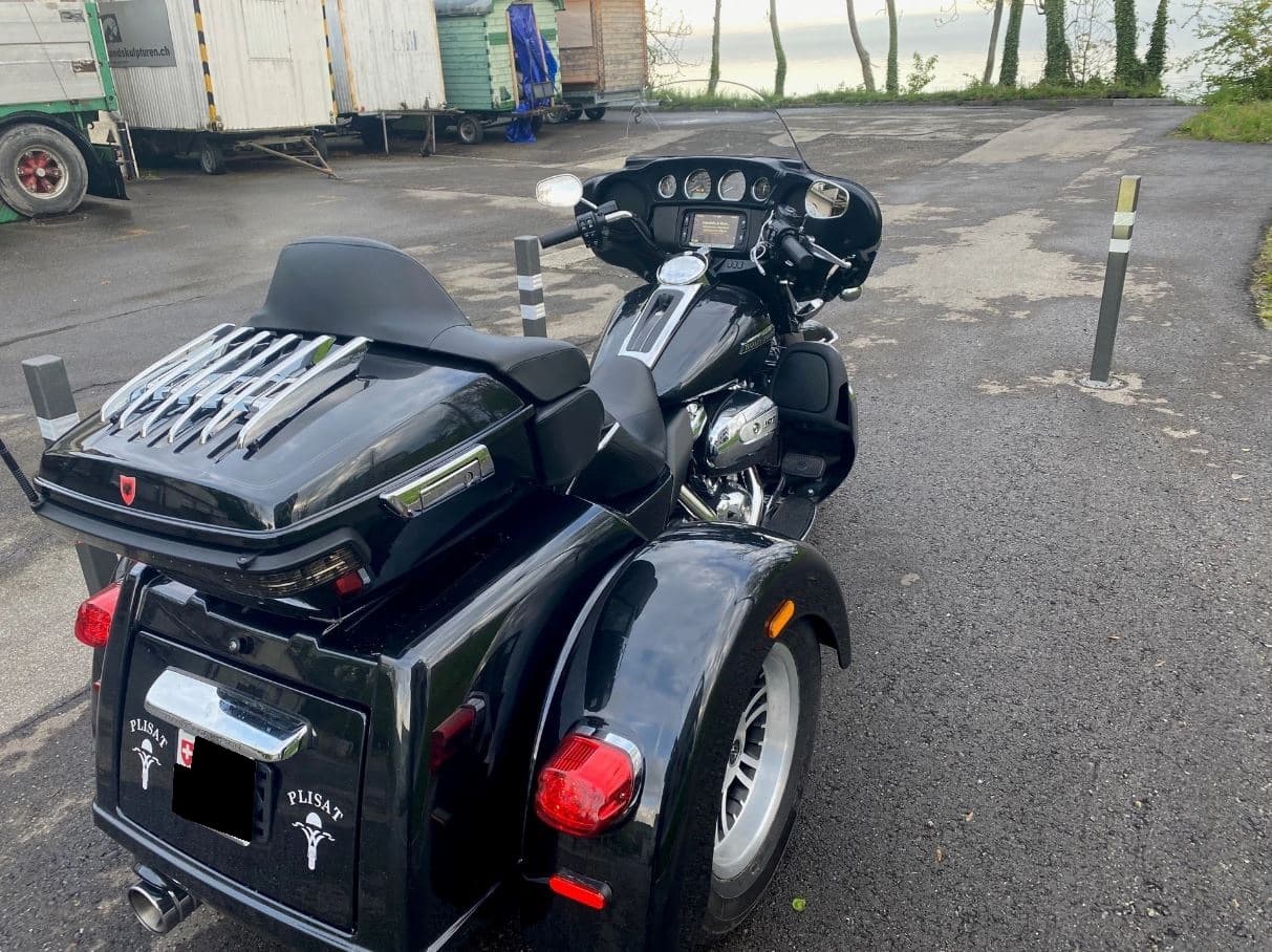 HARLEY-DAVIDSON FLHTCUTGANV Tri Glide Ultra Anniversary