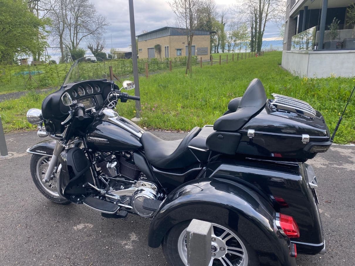 HARLEY-DAVIDSON FLHTCUTGANV Tri Glide Ultra Anniversary