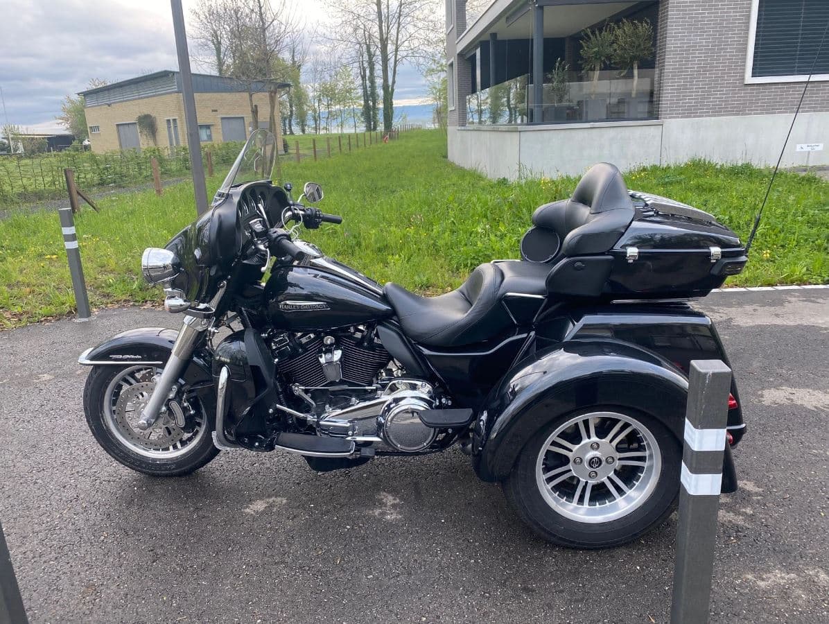 HARLEY-DAVIDSON FLHTCUTGANV Tri Glide Ultra Anniversary