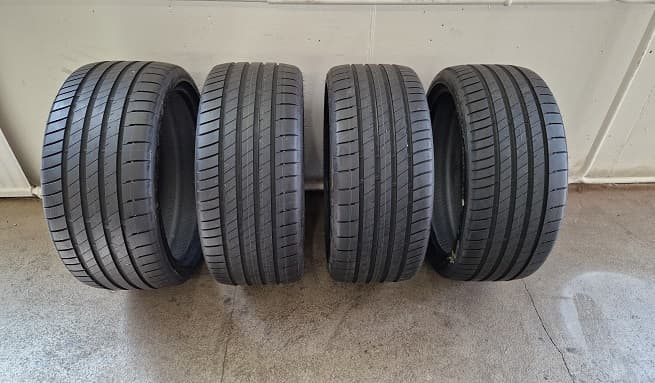 Sommerreifen Bridgestone 235/35/19" zb. Audi RS3
