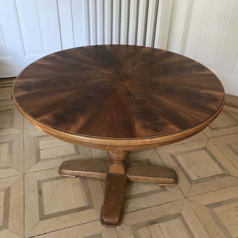 Tisch aus Massivholz