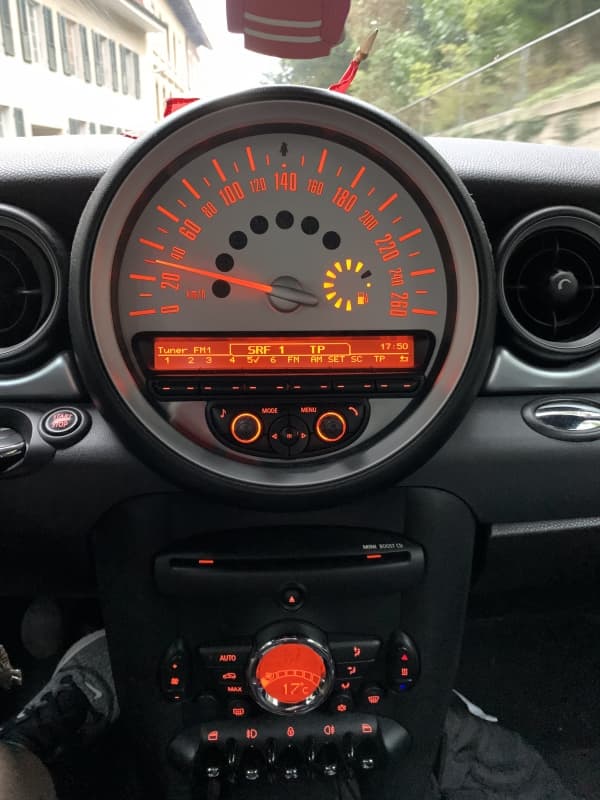 Roter MINI ONE zu verkaufen