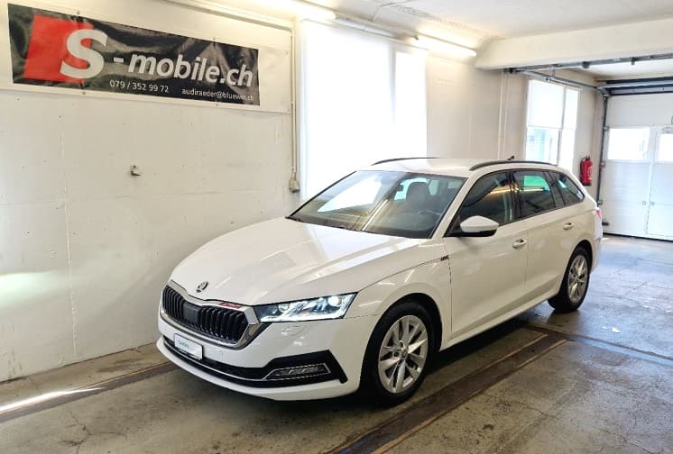 SKODA Octavia Combi 2.0 TDI DSG Style