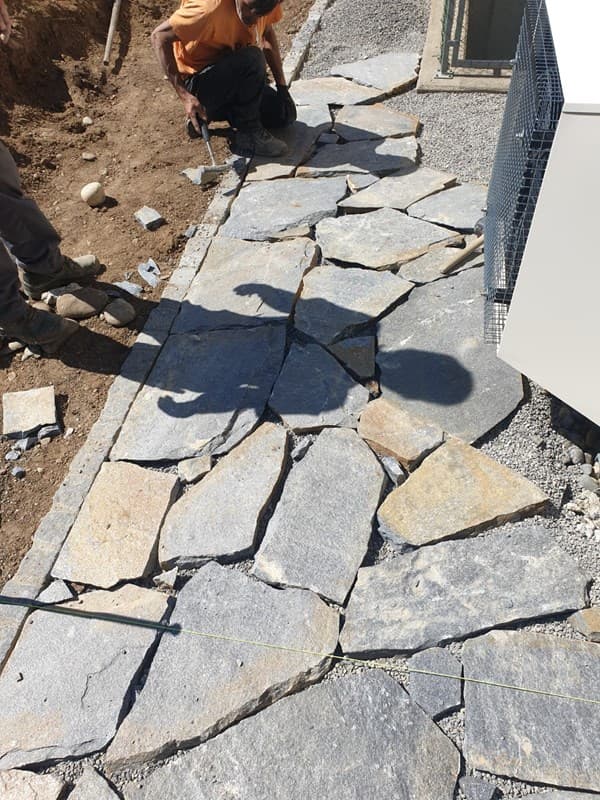 Quarzit Polygonalplatten wild 2-3cm/ 90m2