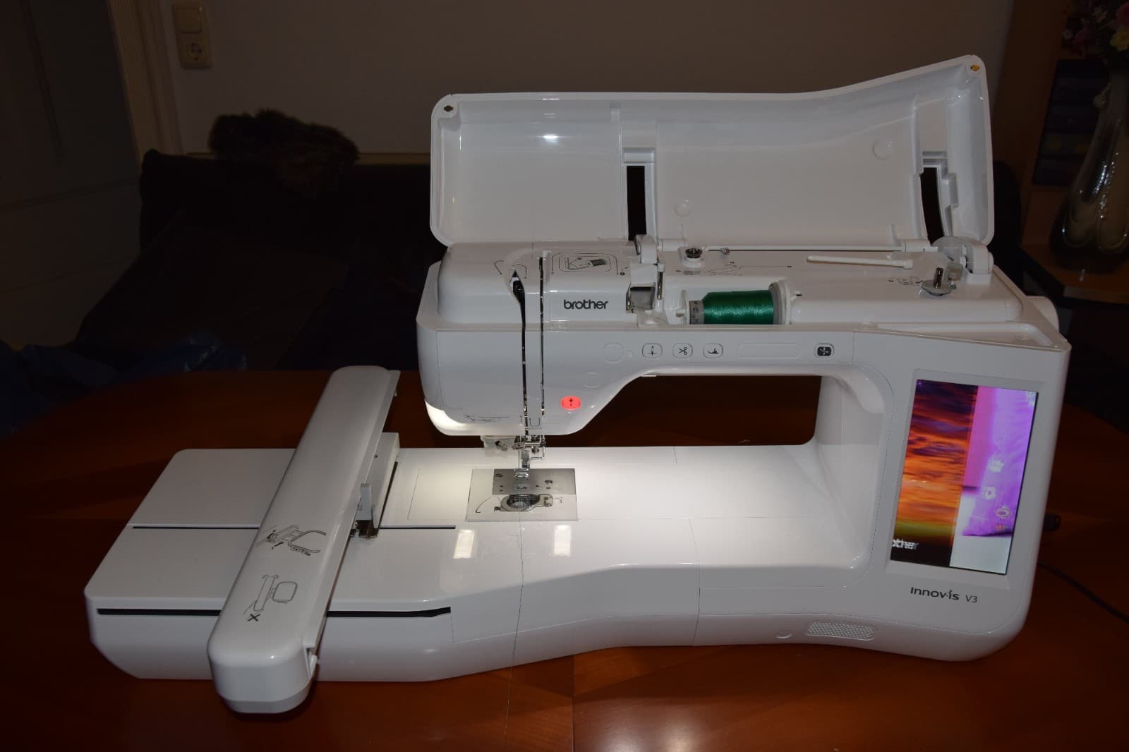 Brother Innovis V3 Stickmaschine