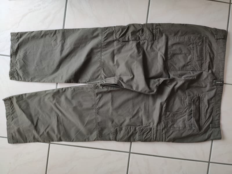 Sommer-Cargohose khaki W44 und schwarz Gr.40