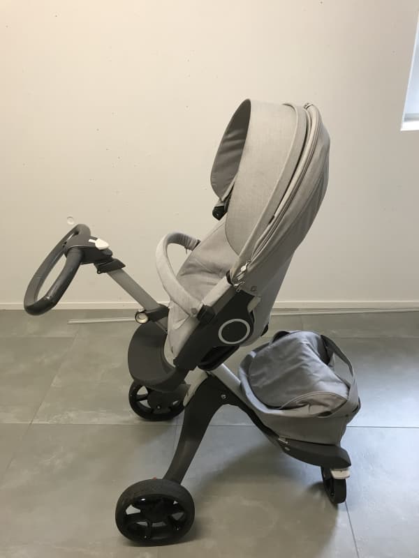Super handlicher und moderner Kinderwagenset Stokke