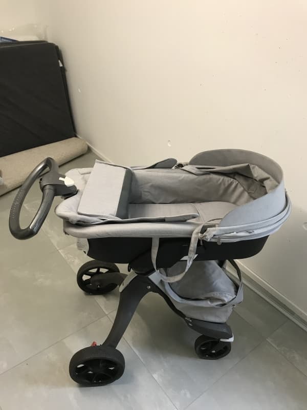 Super handlicher und moderner Kinderwagenset Stokke