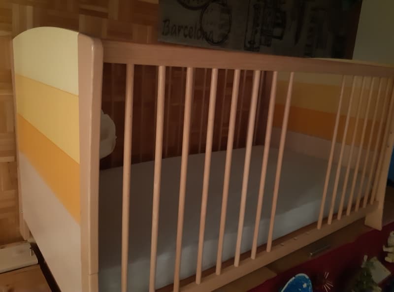 Kinderbett 70x140 und Wickeltisch