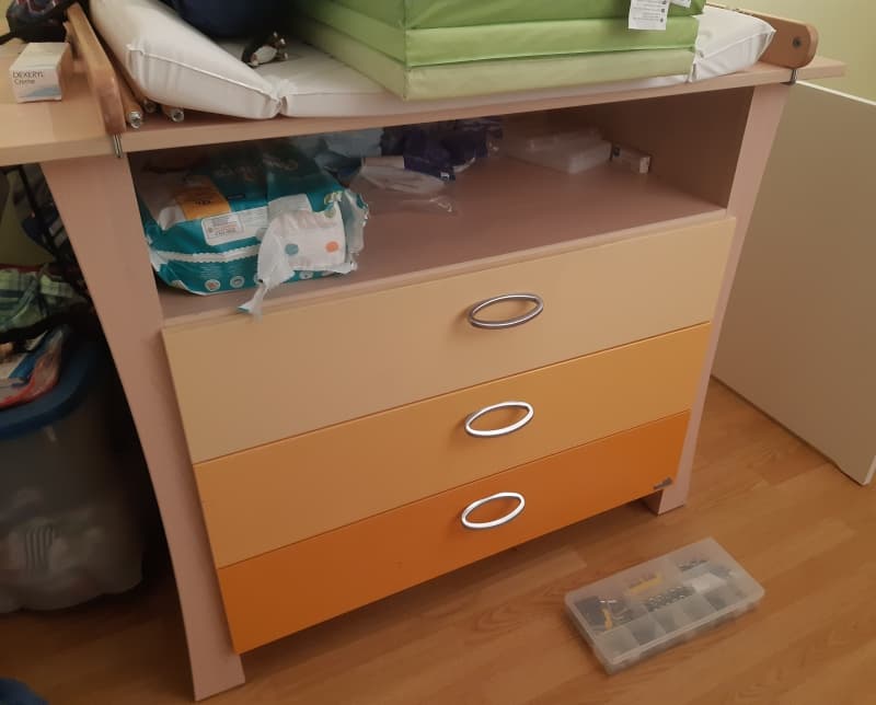 Kinderbett 70x140 und Wickeltisch