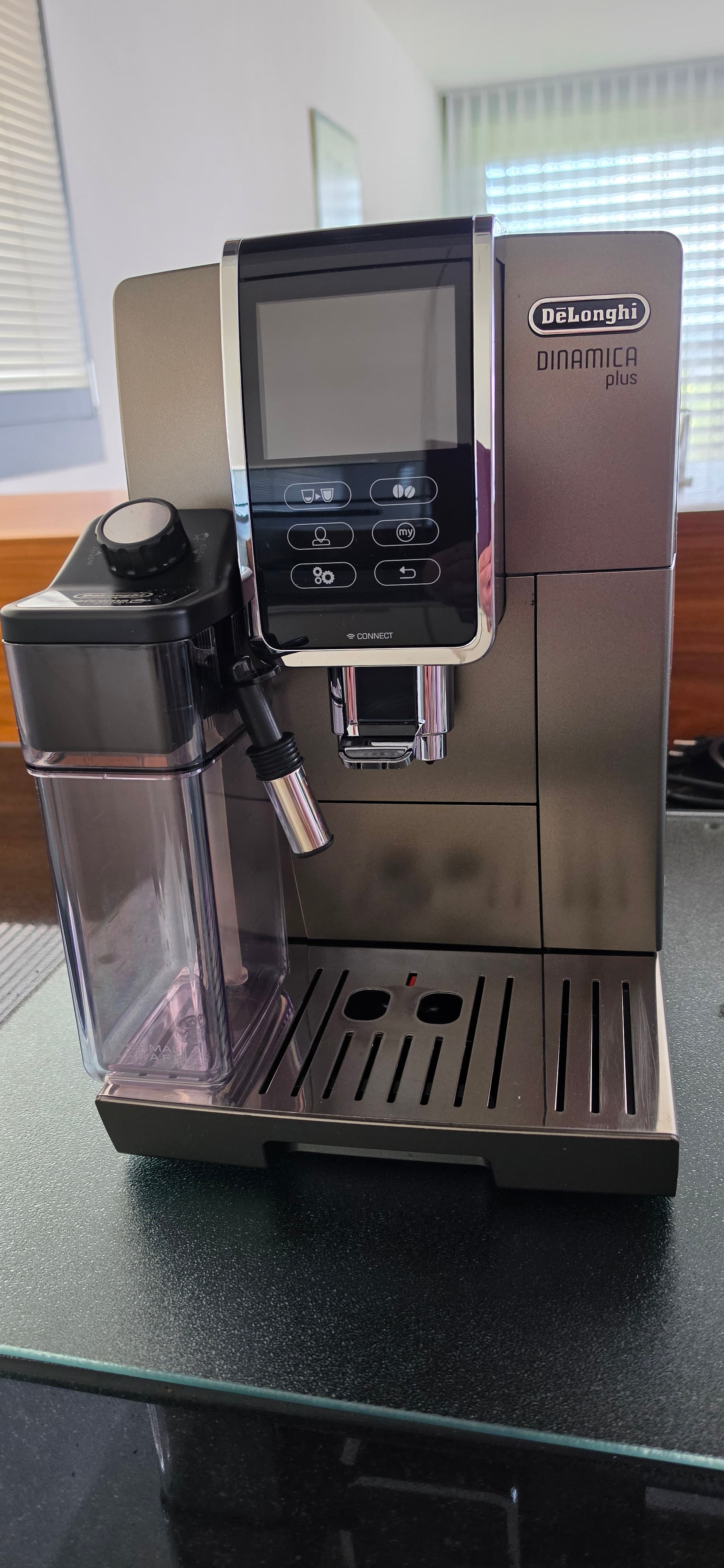 Kaffeevollautomat De Longhi Dinamica Plus / Farbe Titan Garantie bis 21.11.2028
