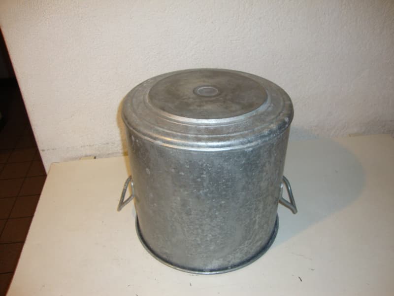 Alter Blechbehälter
