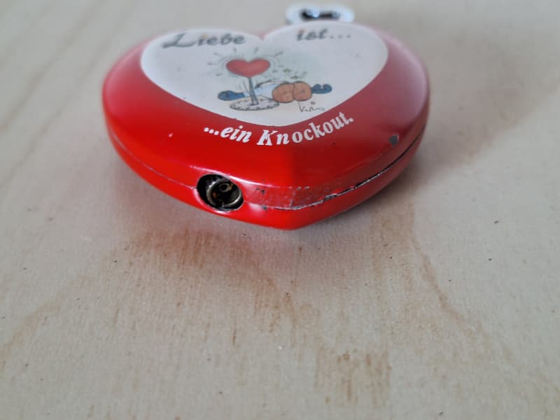 Feuerzeug Herz gas "Liebe ist ein Knockout"