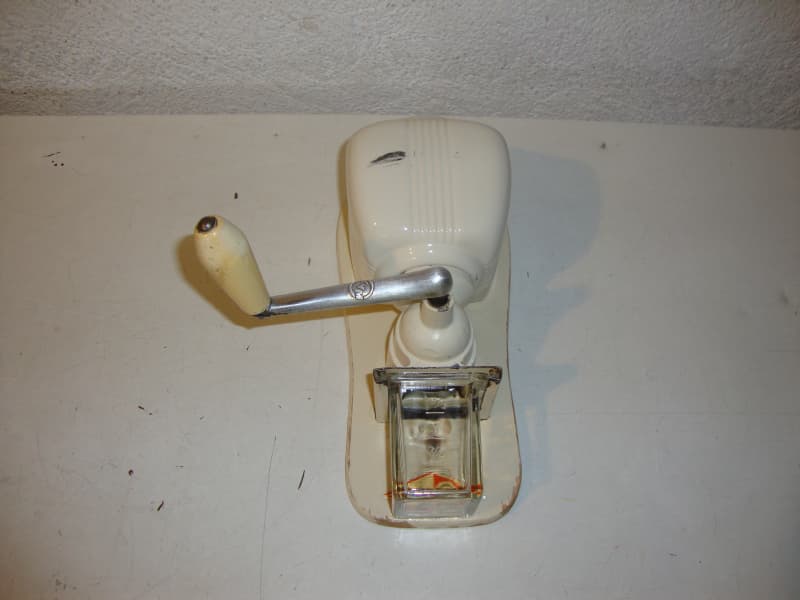 Antike Wand-Kaffeemühle