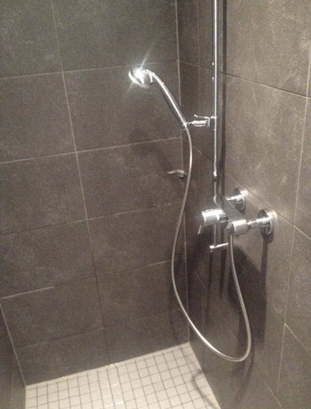 Wunderschöne moderne 2 1/2-Zi. Wohnung im Grünen