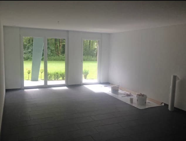 Wunderschöne moderne 2 1/2-Zi. Wohnung im Grünen