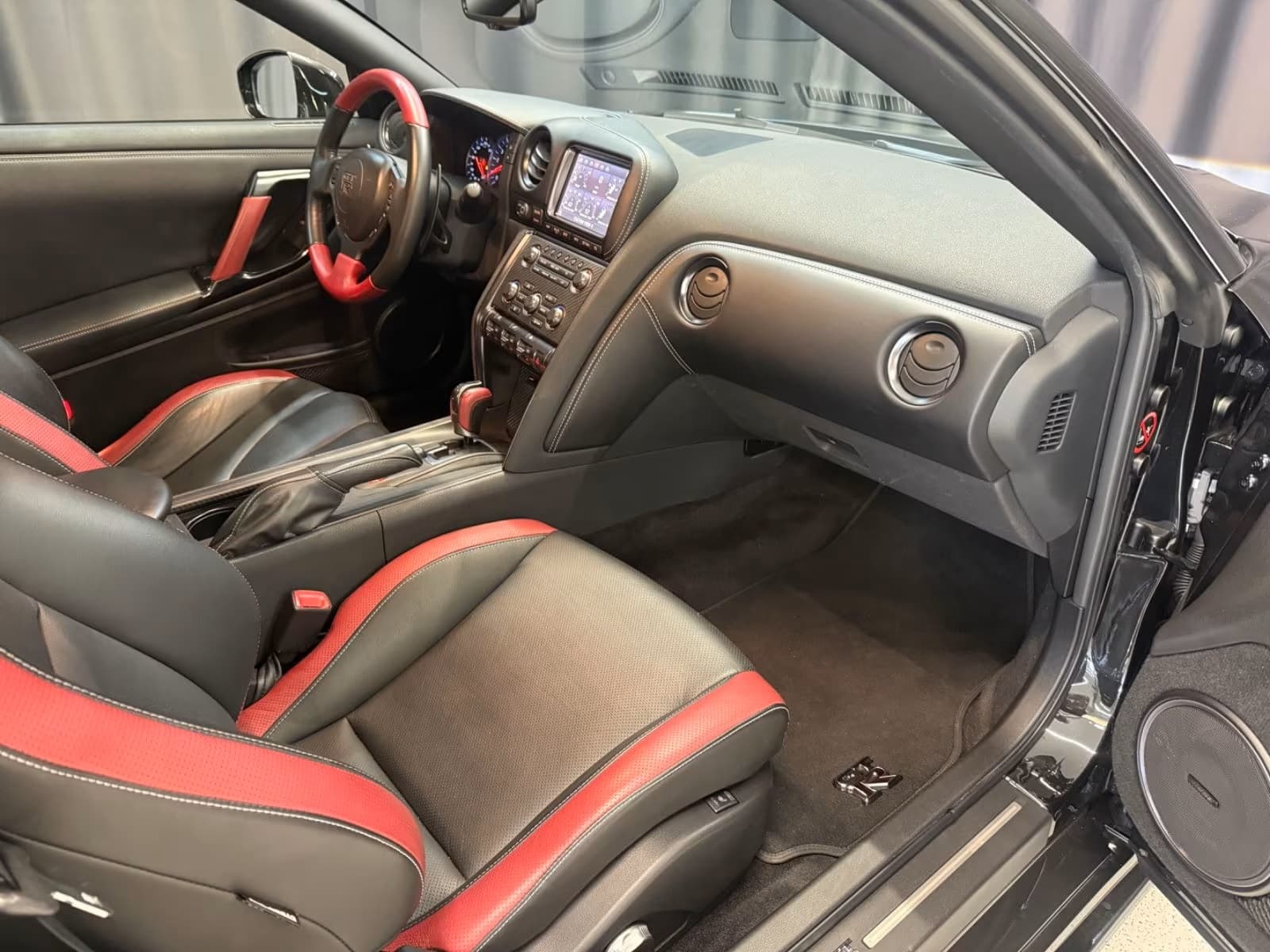 NISSAN GT-R 3.8 V6 Biturbo Black Edition