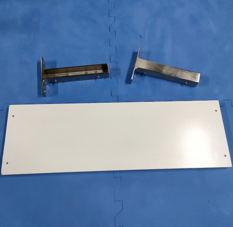 9 Wandregale von Ikea, versch. Längen (60-120cm), weiss und braun